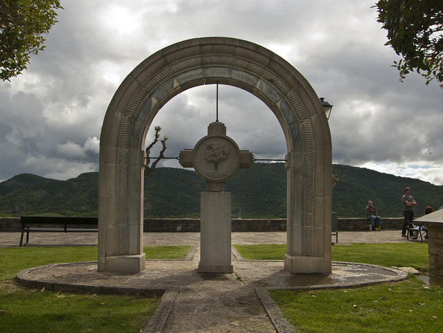 Monumento a los fueros del Sobrarbe.