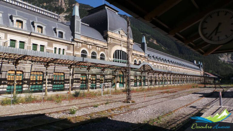 Estación de Ferrocarril de Canfranc en el Pirineo aragonés