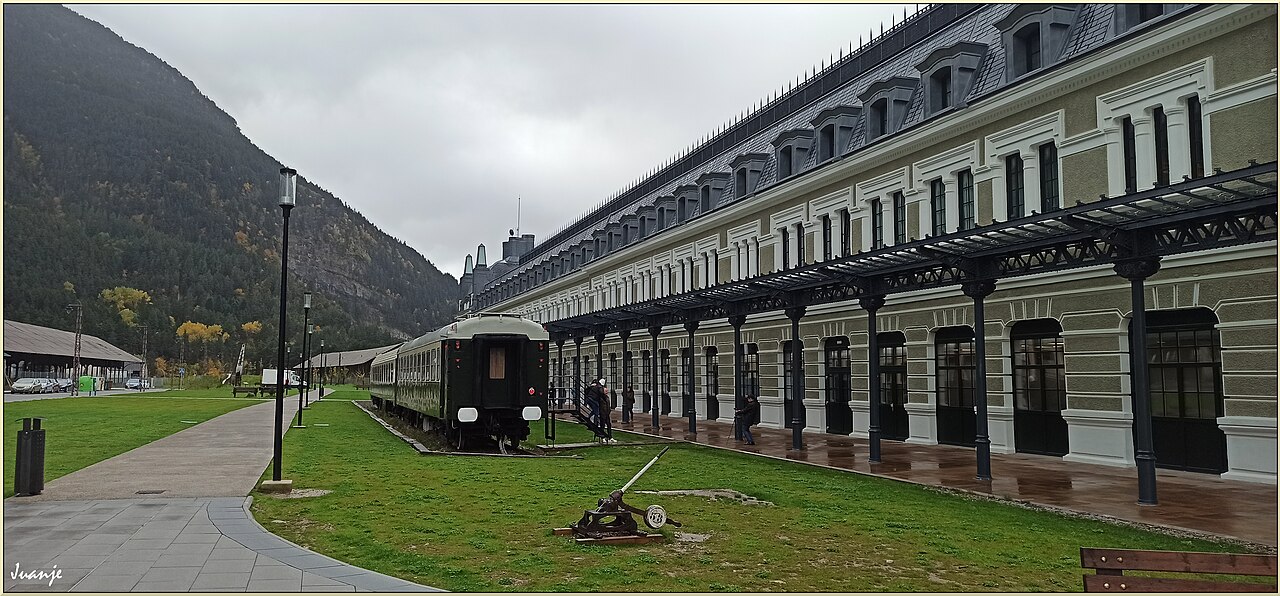 Edificio rehabilitado de la estación internacional de Canfranc, foto de 2024