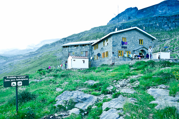 Refugio de Góriz y paisaje de alta montaña del sector de Ordesa