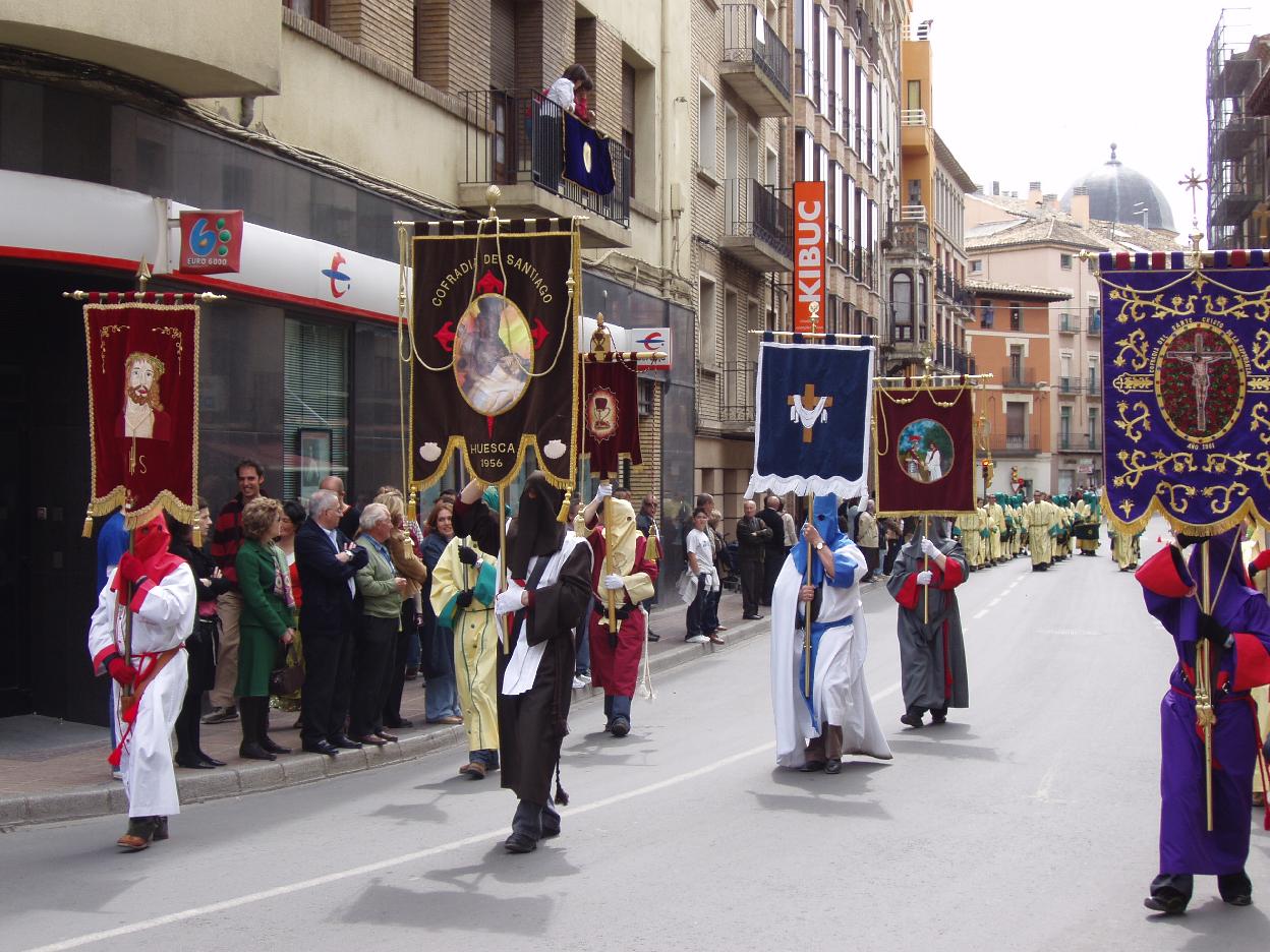 Procesión de la Semana Santa de Huesca en una fotografía histórica