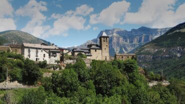 Pueblo de Torla, punto de salida de autobuses hacia la Pradera de Ordesa