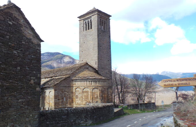 Iglesia de San Pedro de Lárrede