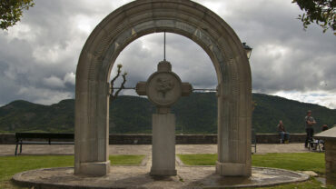 monumento a los fueros del sobrarbe